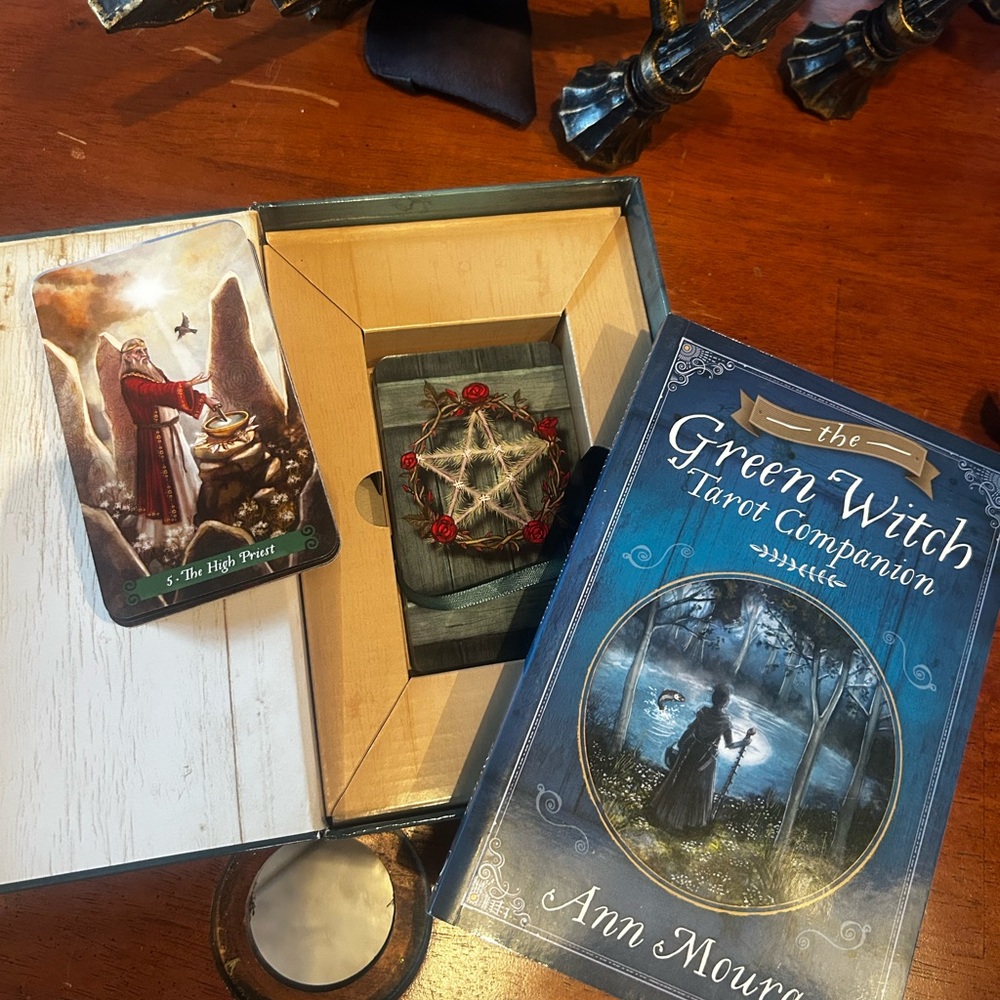 The Green Witch Tarot Card Deck - Picture 3 of 4